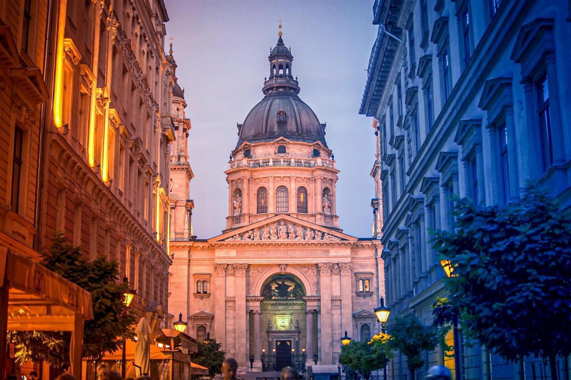 Designer Boutique 2R Walk To Opera House & Basilica Apartamento Budapeste Exterior foto