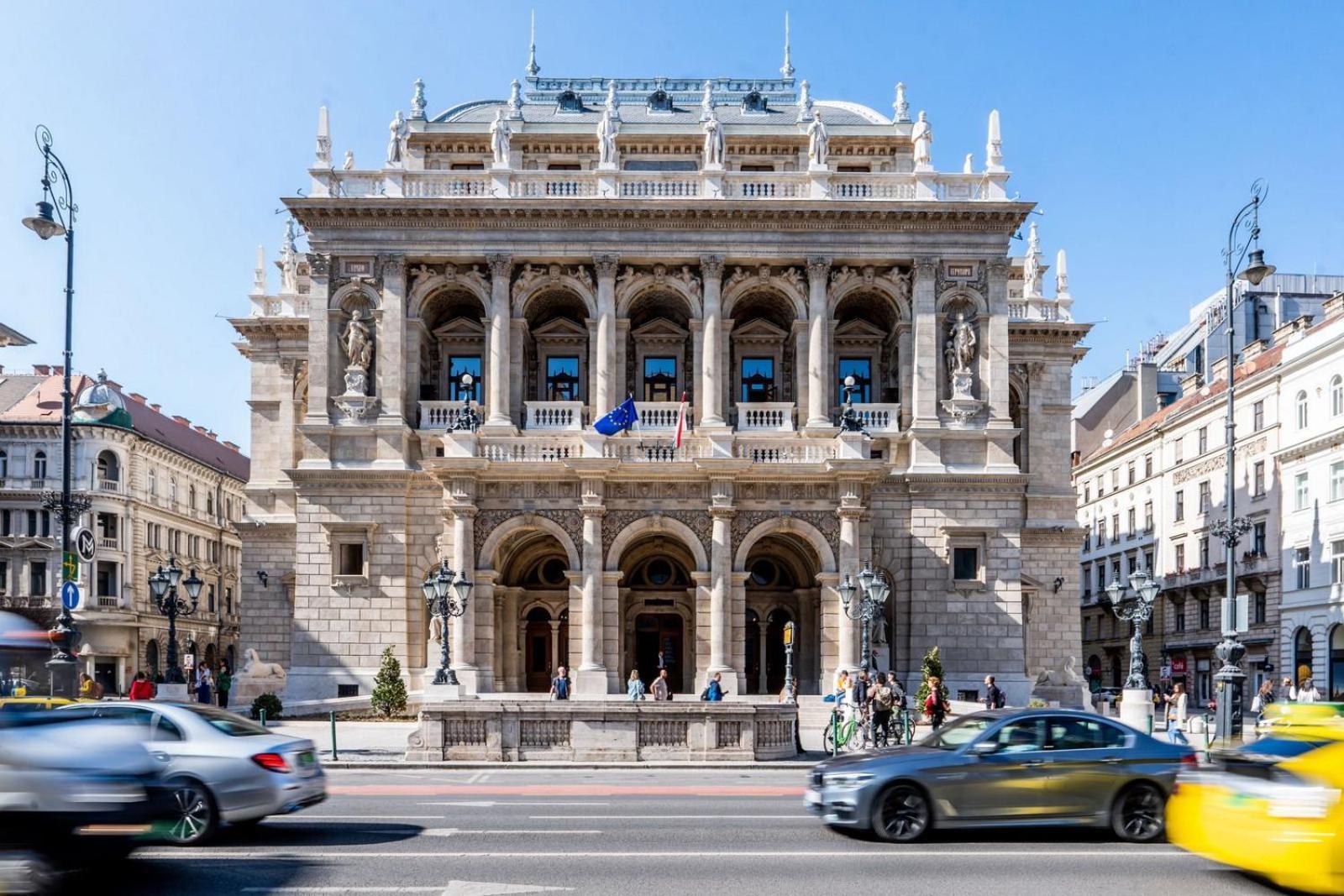 Designer Boutique 2R Walk To Opera House & Basilica Apartamento Budapeste Exterior foto
